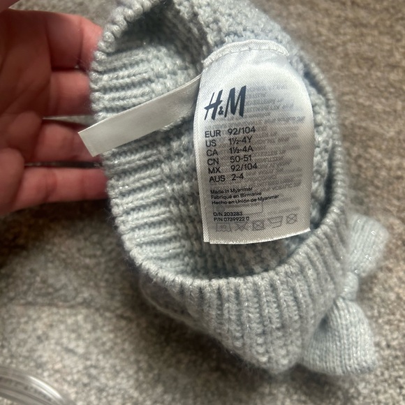 H&M Light Gray Knit Beanie with Bow - Picture 5 of 5